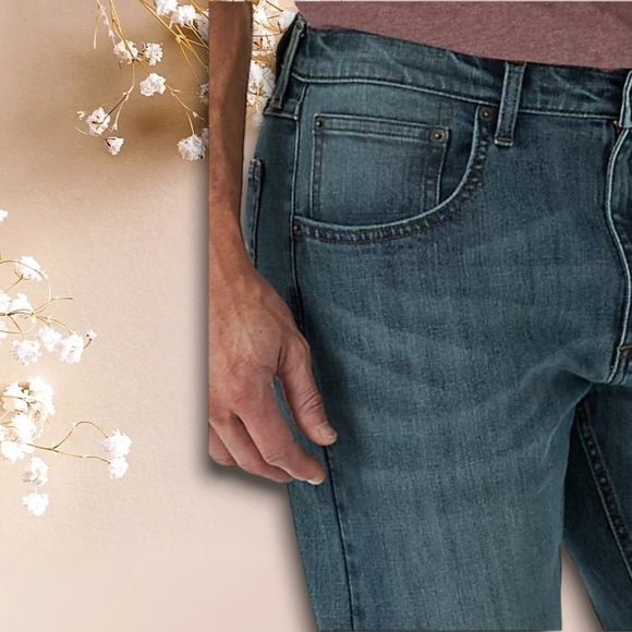 WRANGLER Athletic Fit jeans Size 34"X34" New with Tags Men's Light-wash - Picture 3 of 9